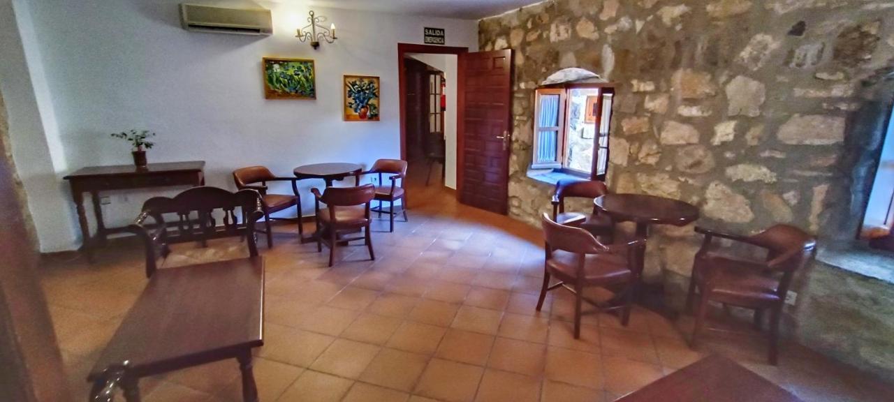 Tugasa Hotel Y Casas Rurales La Posada Villaluenga Del Rosario Exterior foto